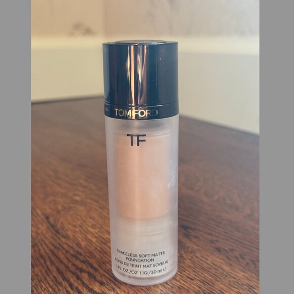 Tom Ford Traceless Soft Matte Foundation - Picture 1 of 4